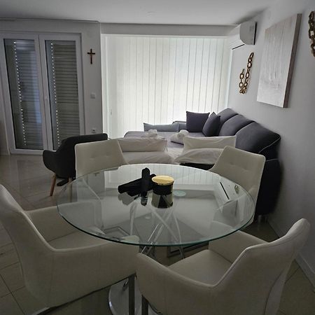 Apartman Stella โรวานิสกา ภายนอก รูปภาพ