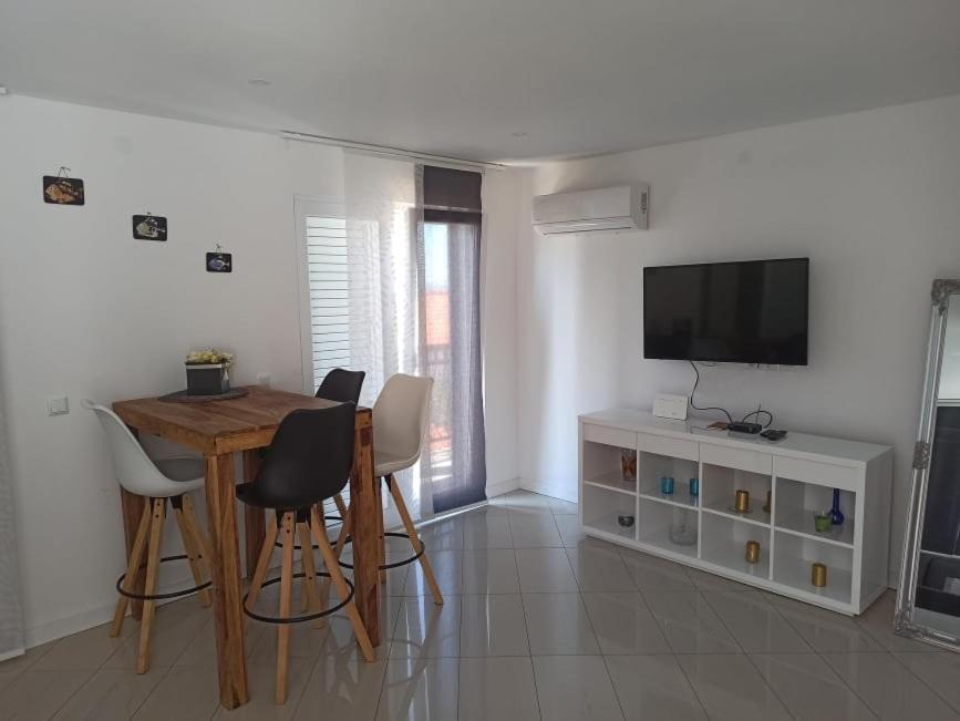 Apartman Stella โรวานิสกา ภายนอก รูปภาพ