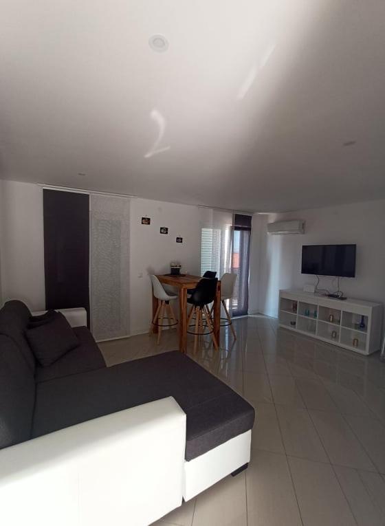 Apartman Stella โรวานิสกา ภายนอก รูปภาพ