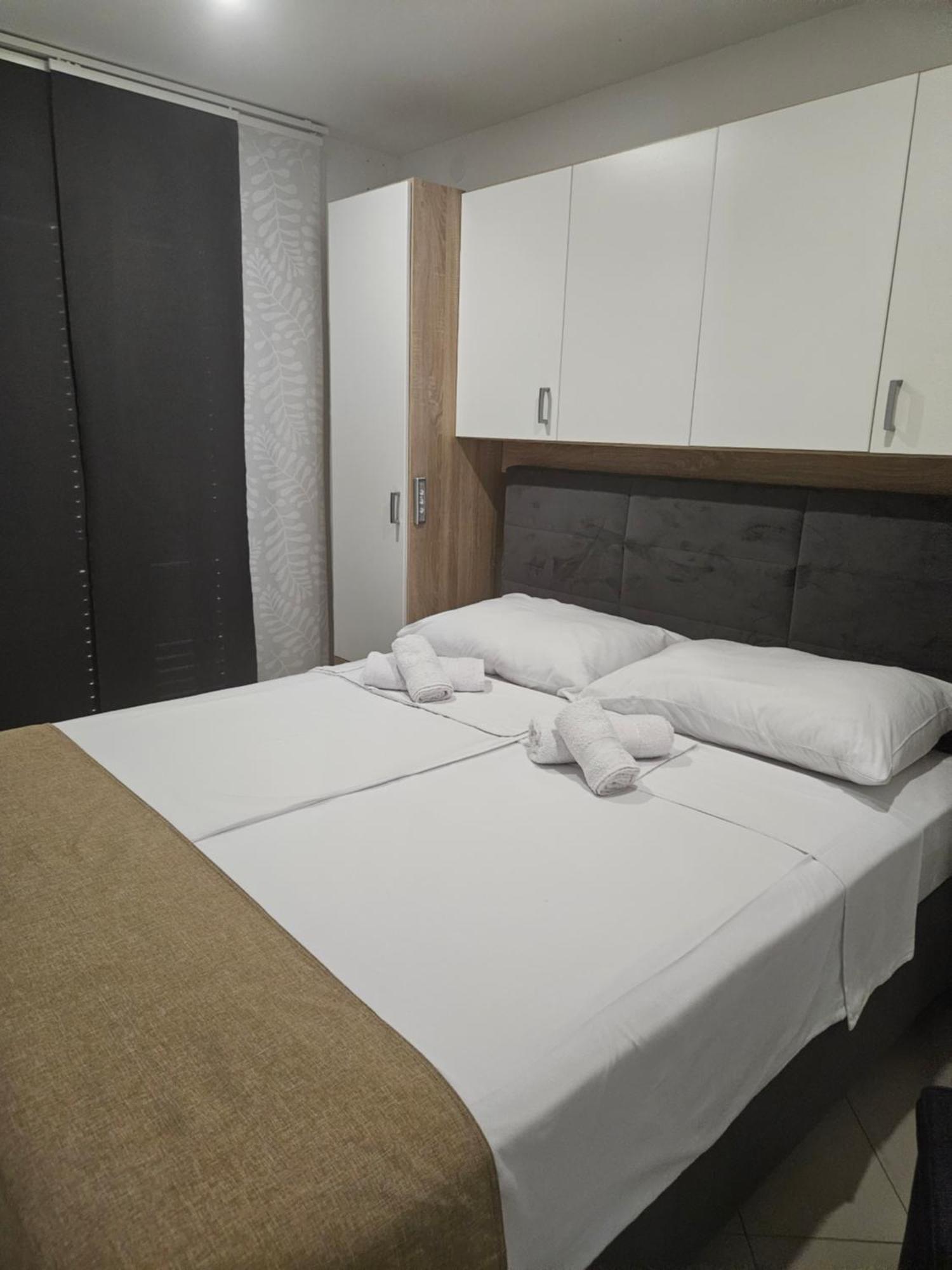 Apartman Stella โรวานิสกา ภายนอก รูปภาพ